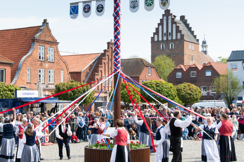 Maibaumrichten