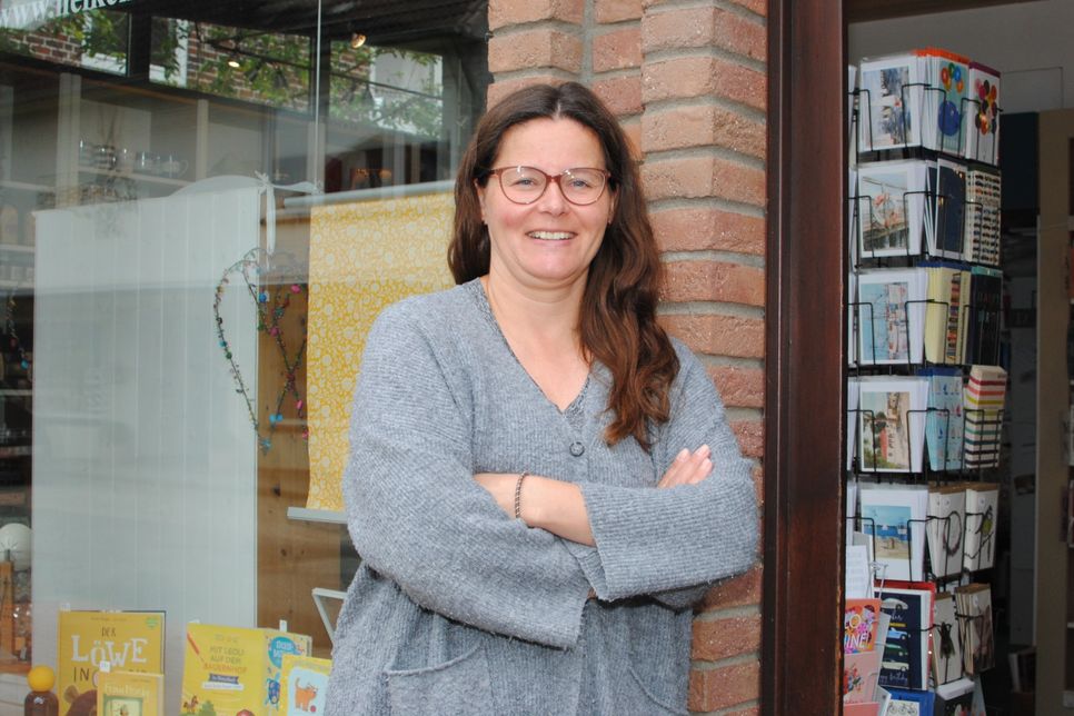 Nicole Hemme, Inhaberin der Heikendorfer Bücherinsel, freut sich über die bundesweite Auszeichnung und lädt für 12. März zum gemeinsamen Feiern ein.
