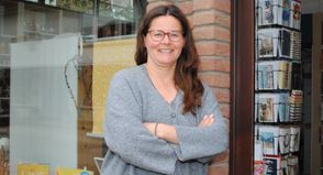 Nicole Hemme, Inhaberin der Heikendorfer Bücherinsel, freut sich über die bundesweite Auszeichnung und lädt für 12. März zum gemeinsamen Feiern ein.