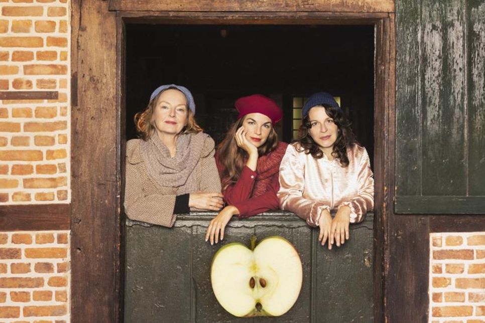 Das Ensemble des Ohnsorg-Theaters mit Kerstin Hilbig, Kristin Nadj und Ruth Marie Kröger.