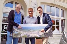 Frank Mackerodt, Ausrichter der Deutschen Meisterschaften (links), Tourismuschef Joachim Nitz und Arne Dirks, Geschäftsführer der Deutschen Volleyball Sport GmbH (DVS) nach der Vertragsverlängerung. (Foto: René Kleinschmidt)