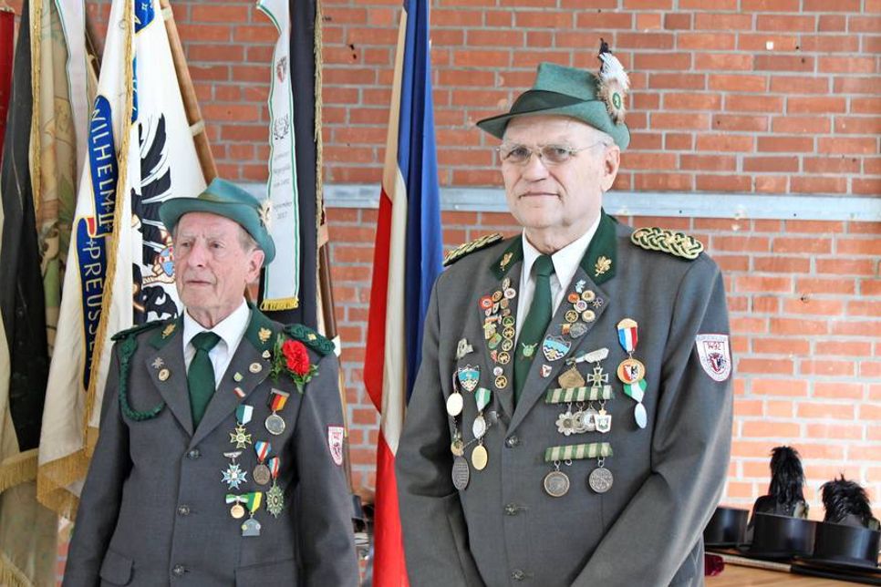Ehrung für 50 Jahre: Hans Danielczick (lks.) und Peter Möller.