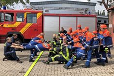 David Siegmund, Leiter der KFS80 und Kerstin Gragert, stellvertretende Leiterin der KFS80, halten an den Kids fest, aber das Team der JFS 80 schaffen es natürlich, die neuen Jugendlichen zu sich zu holen.