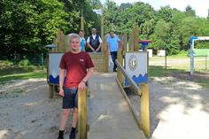 Jugendvertretung Lukas Beise (vorne), Gemeindevertreter Jochen Lipke, Bürgermeister Volker Weidemann, Gemeindevertreter Bernhard Markmann (hinten v. lks.).