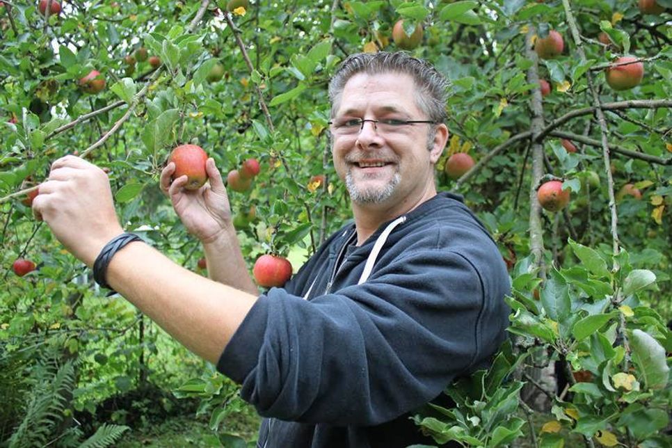 Carsten Wendt, 1. Vorsitzender der Initiative Jugend, hofft, den Garten mit Leben zu füllen.