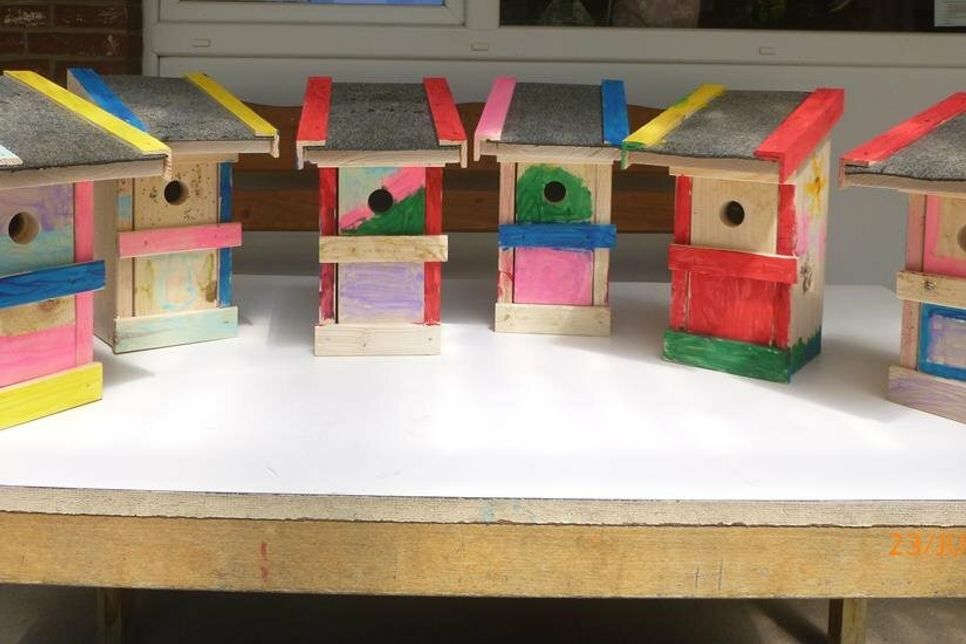 Nistkastenbauaktion der zukünftigen Schulkinder aus der KiTa St. Katharinen Lensahn.