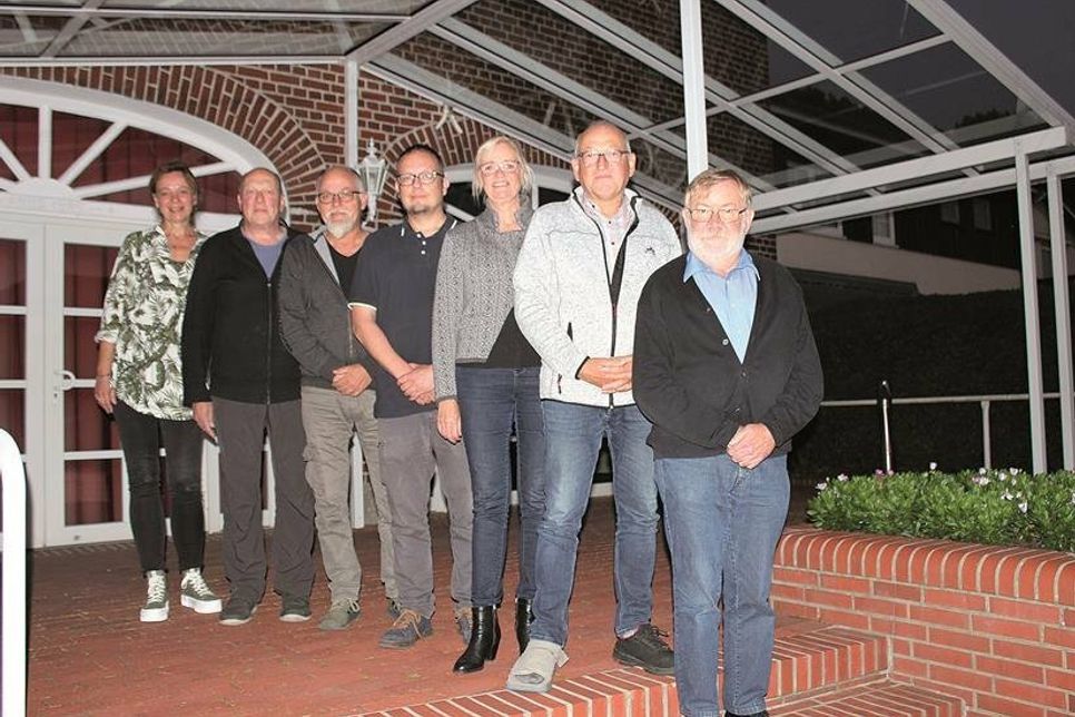 Der Vorstand des Theatervereins Süsel: Sylvia Bliemeister, Detlef Storm, Robert Tschinkel, Torben Albrecht, Brigitte Barmwater, Herbert Muhlack, Volker Paulsen