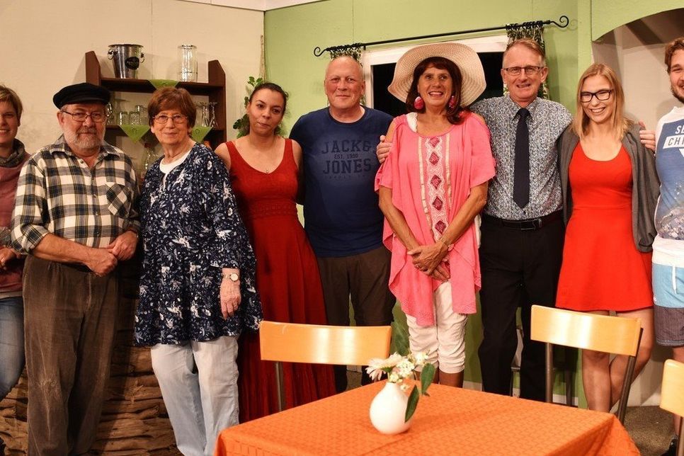 Das Ensemble der Niederdeutschen Bühne.