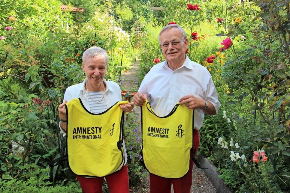 Heinke und Wolfgang Hafemann leben in Neustadt und sind Mitglieder im Flüchtlingsrat Schleswig-Holstein. Im Rahmen ihrer Amnesty-Arbeit befassen sich die beiden auch mit Asyl- und Flüchtlingsfragen und bieten Beratungen für Asylsuchende an. Heike Hafemann engagiert sich außerdem in der Neustädter Frauenrunde. Wolfgang Hafemann ist Vorsitzender des Migrations-Forums Ostholstein. Für sein Engagement wurde er 2014 mit dem Bundesverdienstkreuz ausgezeichnet.