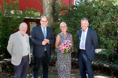 Wurde von Schulrat Thomas Panten, Bürgermeister Mirko Spieckermann und Bürgervorsteher Sönke Sela (v. re.) begrüßt: die neue Schulleiterin der Grundschule Neustädter Bucht Antje Sagawe.