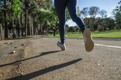 Von Ultramarathon (85 Kilometer über Halbmarathon, 10 oder 5 Kilometer bis zum Kinderlauf werden verschiedene Läufe angeboten.
