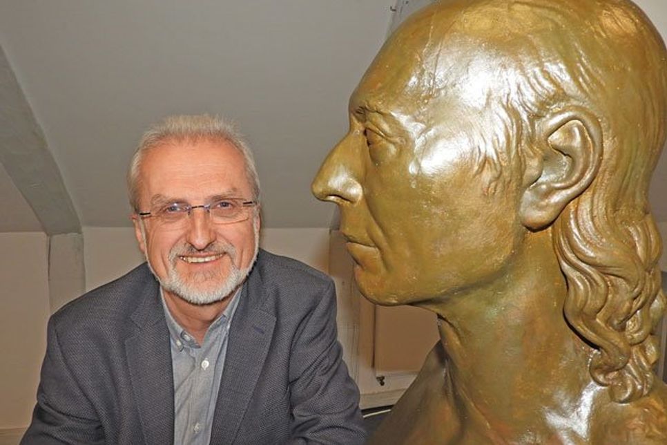 Dr. Frank Baudach freut sich über die restaurierte Rarität.