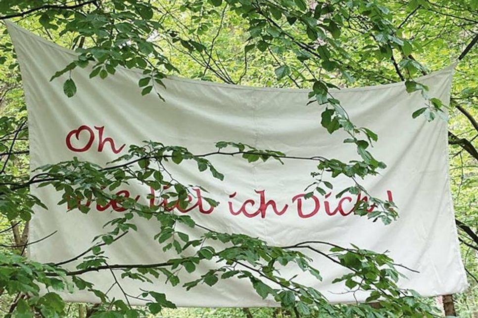 Botschaft im Grün: „Oh, wie lieb ich dich!“ ist das Motto der Ausstellung.