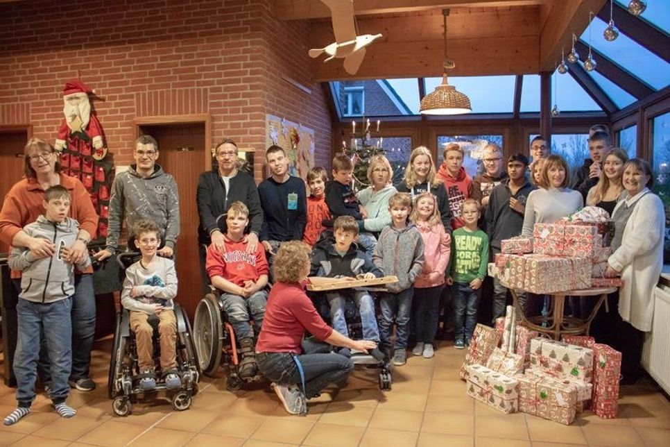 Spendenübergabe im Kinder- und Jugendheim „Fünf Linden“.