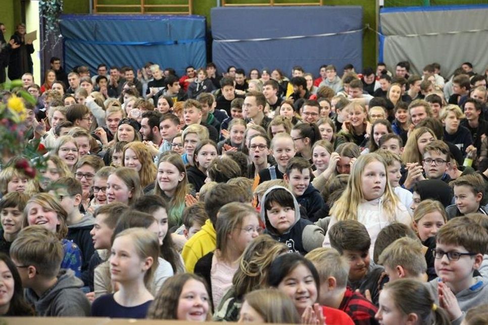 Die Schüler freuten sich über die Auszeichnung - und den Auftritt ihres prominenten Paten.