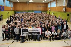Alle gemeinsam für das selbe Ziel: „Wir wollen eine Schule ohne Rassismus und mit Courage sein!“
