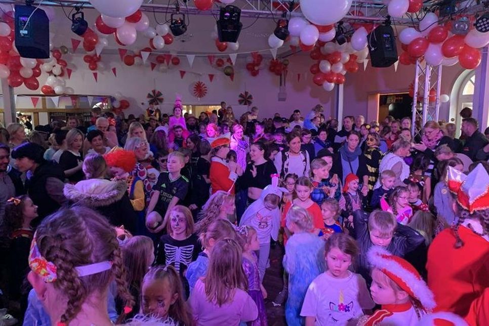 Bei den Karnevalsfeiern im Landhaus Lunau geht es bunt, fröhlich und ausgelassen zu.