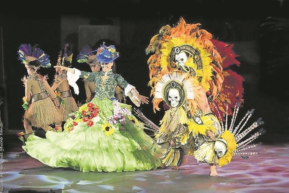 Einflüsse von Indern, Afrikanern, Portugiesen und Spaniern fließen in den Tänzen der  Gruppe „Flor Ribeirinha“ ein. Abwechslungsreiche Choreografien, freudige Melodien und Texte werden dargestellt. Foto: Flor Ribeirinha.
