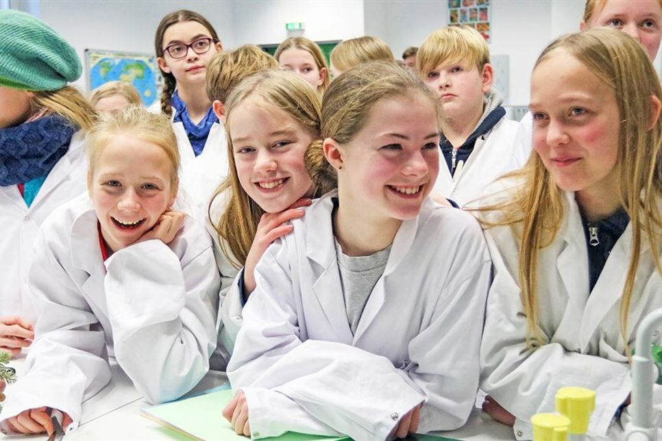 Das Experimentieren beginnt an der Weber-Schule bereits bei den Jüngsten.