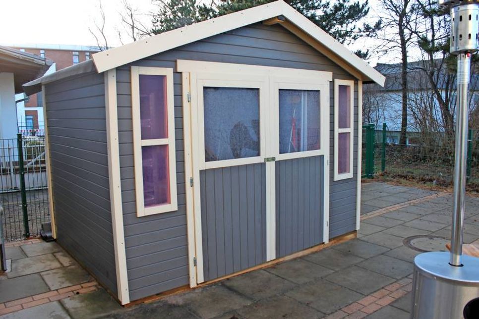 Das neue Gartenhaus bietet ordentlich Stauraum.