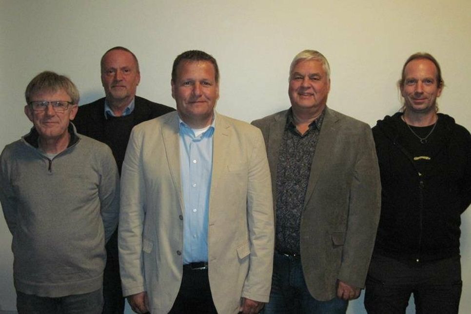 Der neue Vorstand der Maler- und Lackierer-Innung Holstein Nord (v. lks.): Frank Possehl, Michael Ruschinzik, Hauke Scheef, Dierk Holtorf, Holger Holst; es fehlen: Matthias Bendfeldt, Henning Kröger, Björn Senkpiehl.