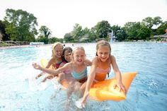 Kinder, Jugendliche und Erwachsene hoffen in der Badesaison 2019 auf viele sonnige Stunden im Waldschwimmbad Lensahn.