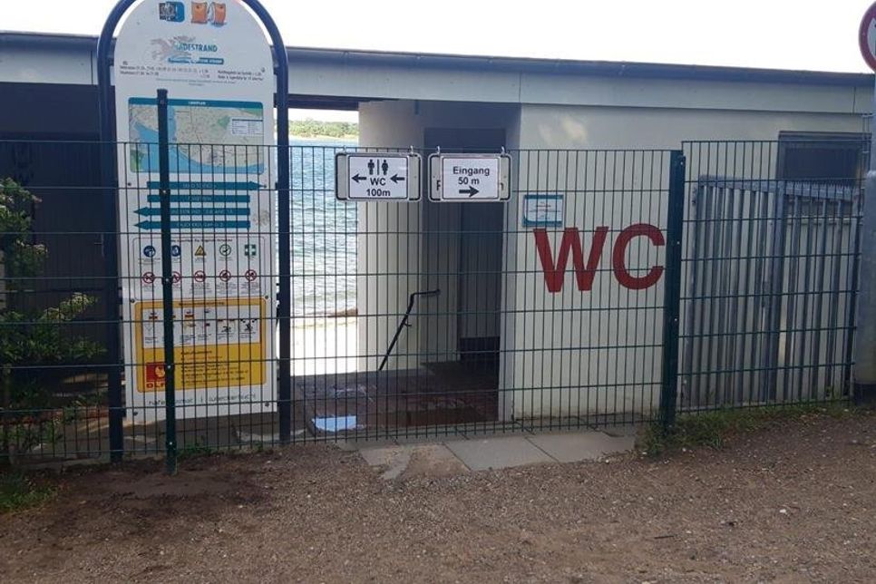 Sperrung der öffentlichen Toiletten am Strandbad.