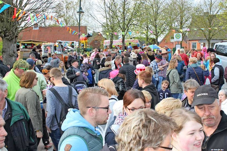 Party auf dem Geländer der Friedrich-Hiller-Schule.