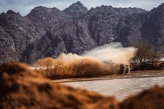 Scheich Khalid Al-Qassimi und Dirk von Zitzewitz starteten als 72. Auto in Etappe zwei. Foto: MCH Photo