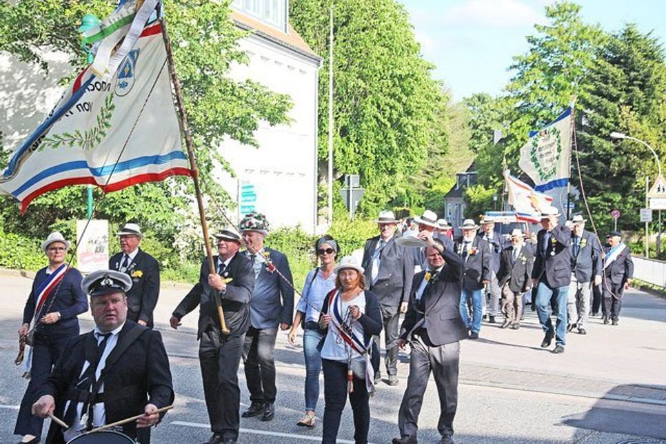 Festumzug zum Dorfplatz