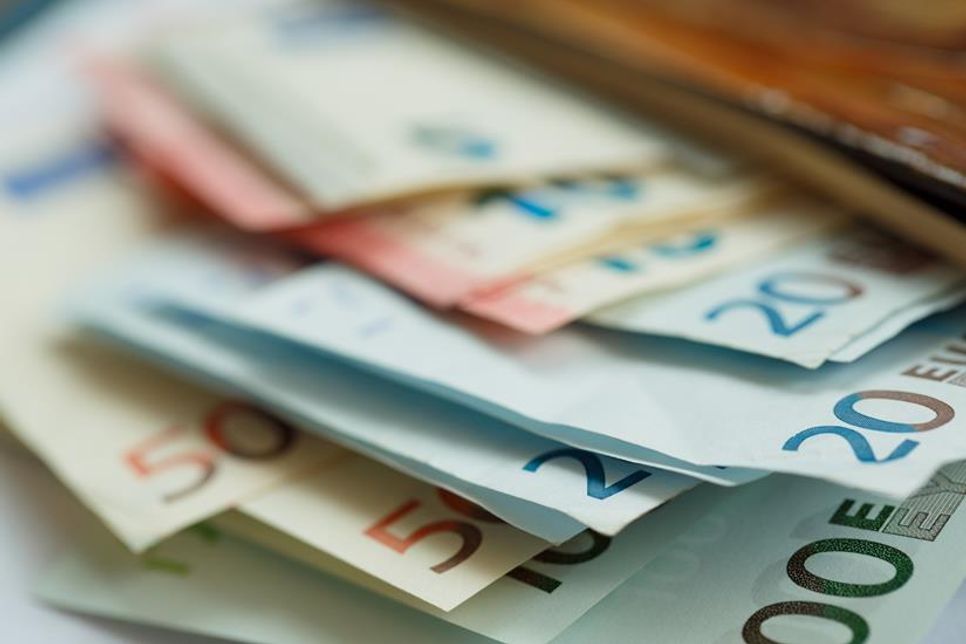 Geld sparen ist in 2025 der zweitbeliebteste Neujahrsvorsatz der Deutschen.