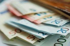 Geld sparen ist in 2025 der zweitbeliebteste Neujahrsvorsatz der Deutschen.