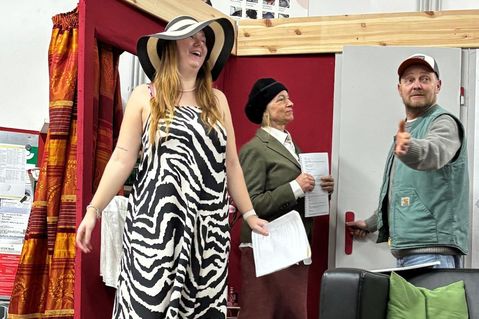 Der Schwank „Ögen hebbt kotte Been“ kommt dreimal zur Aufführung