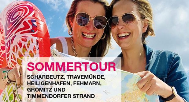 Für 6 Wochen und 6 Folgen geht es jetzt auf große Podcast-Sommertour mit den Ostsee-Perlen Gesche Muchow (lks.) und Kristina Kolbe. Erster Halt: Grömitz!