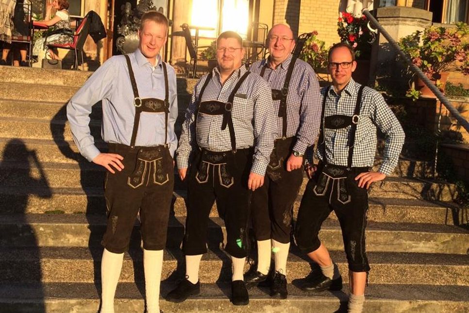 Musikalisch wird der Umzug durch die Vogelberg-Musikanten begleitet.