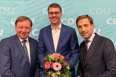 Unter der Leitung von CDU-Generalsekretär Lukas Kilian (re.) entschieden sich die CDU-Mitglieder mit deutlicher Mehrheit für Sebastian Schmidt (Mi.) als Bundestagskandidaten und damit als Nachfolger von Ingo Gädechens (lks).