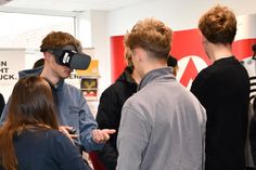 Mit VR-Brillen können Berufe in 360 Grad erkundet werden.