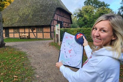 Aileen Winkler hat in den vergangenen Jahren den Schönwalder Budenzauber für den Gemeindebeirat organisiert. Jetzt plant sie zusammen mit dem Freundeskreis Pfarrhof Schönwalde auf dem historischen Gelände hinter der Kirche.