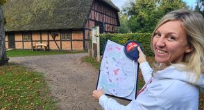 Aileen Winkler hat in den vergangenen Jahren den Schönwalder Budenzauber für den Gemeindebeirat organisiert. Jetzt plant sie zusammen mit dem Freundeskreis Pfarrhof Schönwalde auf dem historischen Gelände hinter der Kirche.