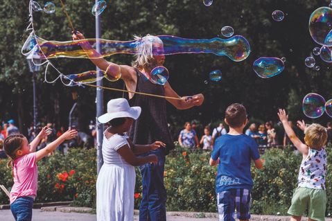 „Schwartau spielt“: Kunterbuntes Kinderfest im Kurpark von Bad Schwartau