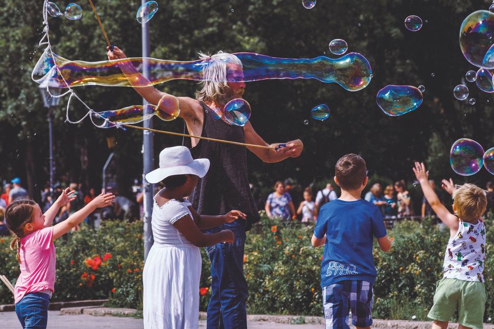 „Schwartau spielt“: Kunterbuntes Kinderfest im Kurpark von Bad Schwartau