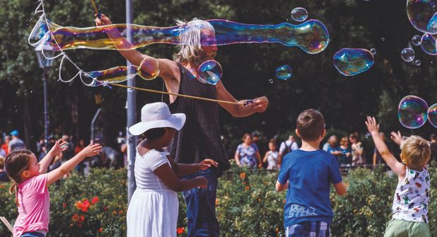 „Schwartau spielt“: Kunterbuntes Kinderfest im Kurpark von Bad Schwartau