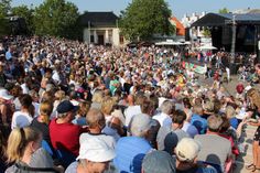 Alle  drei  Jahre  findet  das  europäische  folklore  festival  statt. Eine  Woche  lang  herrscht  ein  buntes Treiben mit internationalem Flair.